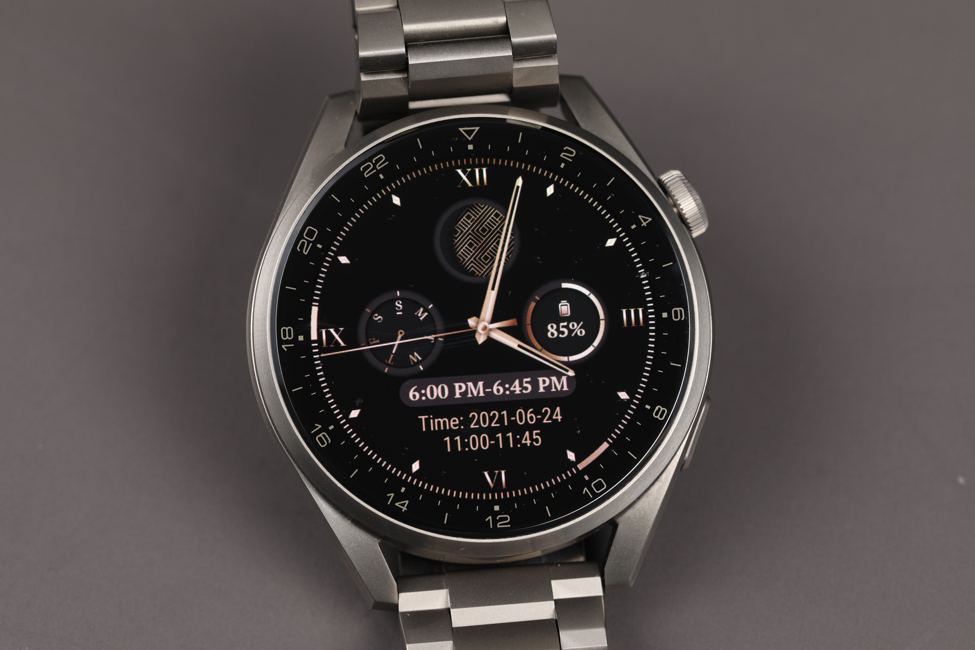 Tactil, controlabil și interactiv, noul smartwatch HUAWEI WATCH 3 aduce imagini de fundal pentru ceas cu design ușor de personalizat
