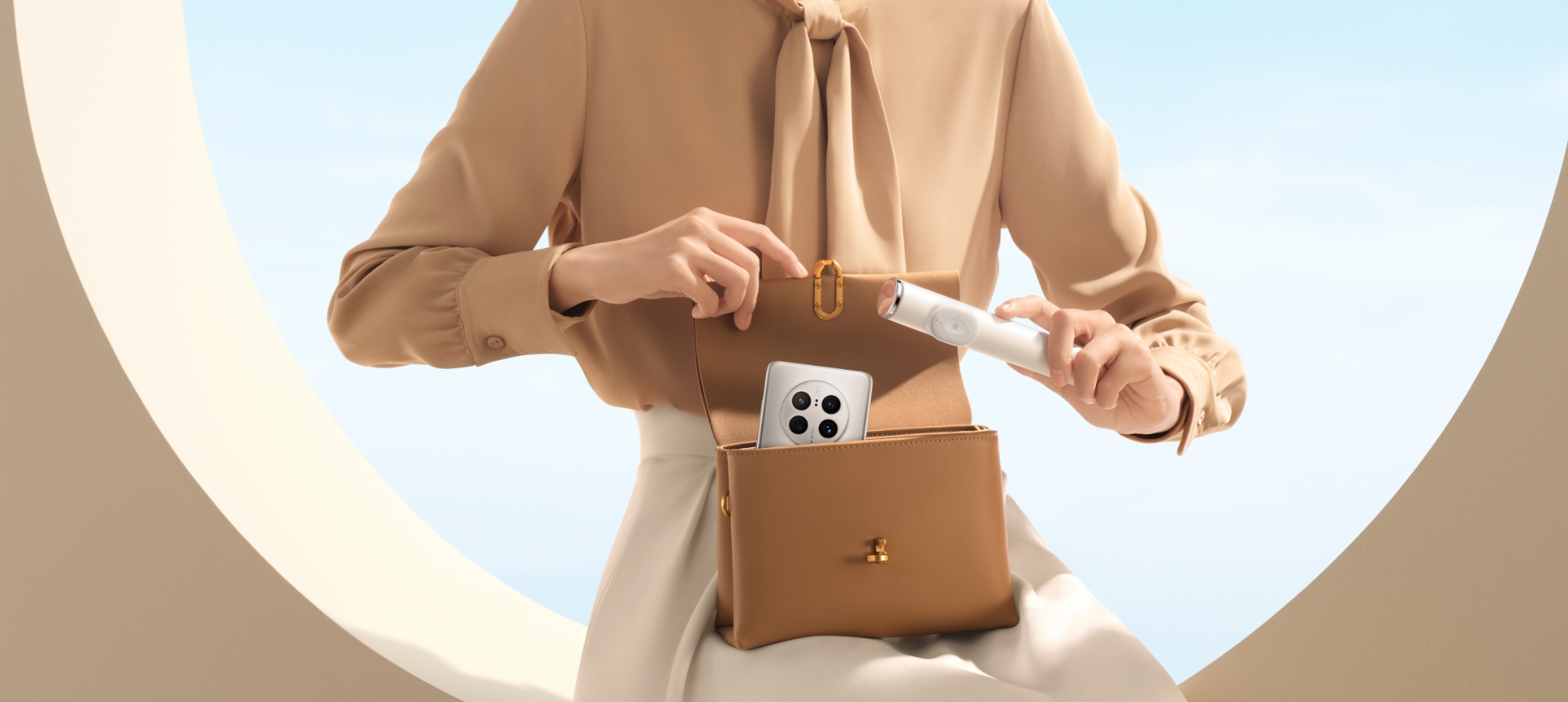 华为三脚架自拍杆（智能控制版）大小
                