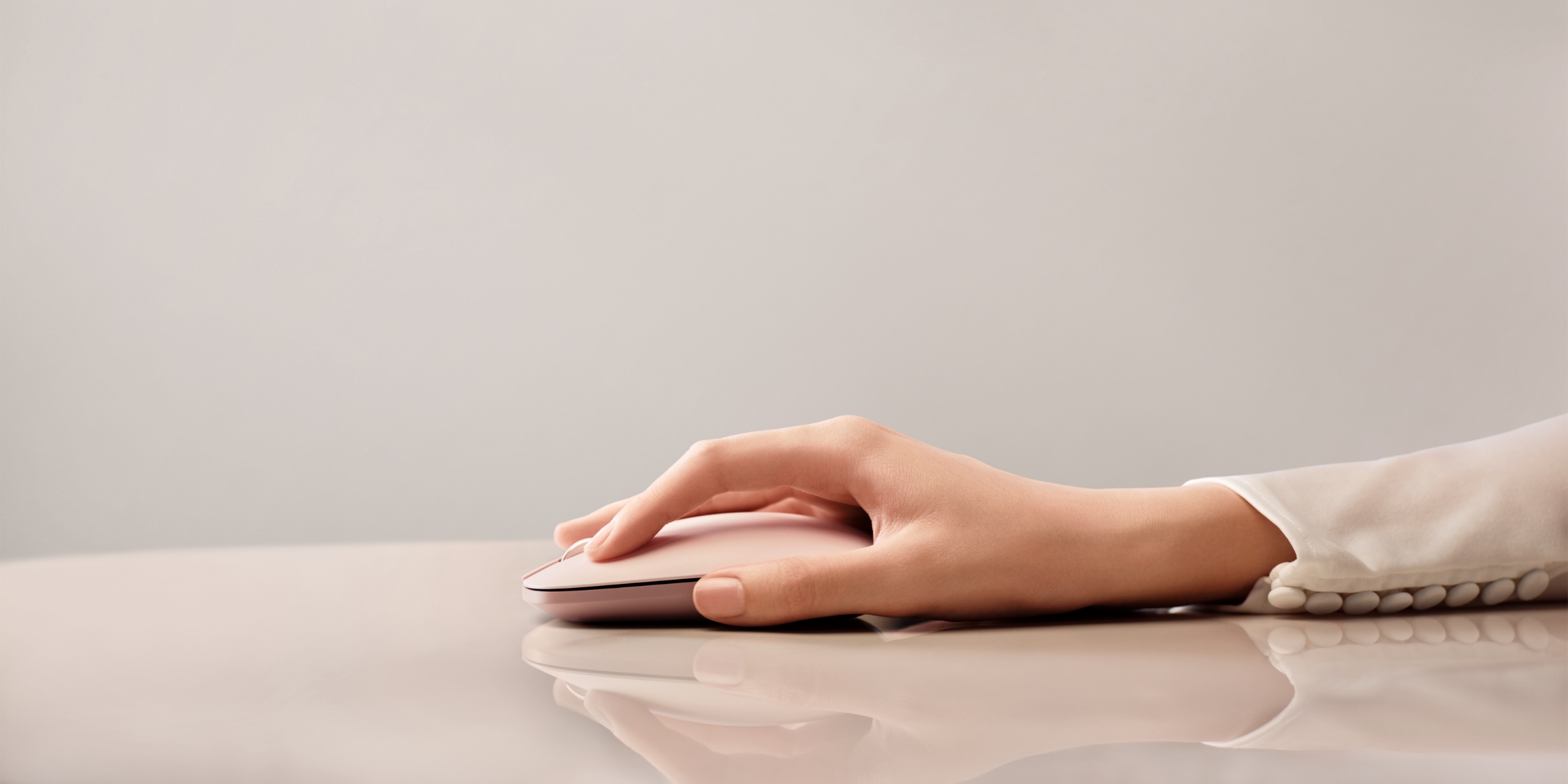 玻璃台面，也能顺滑操作