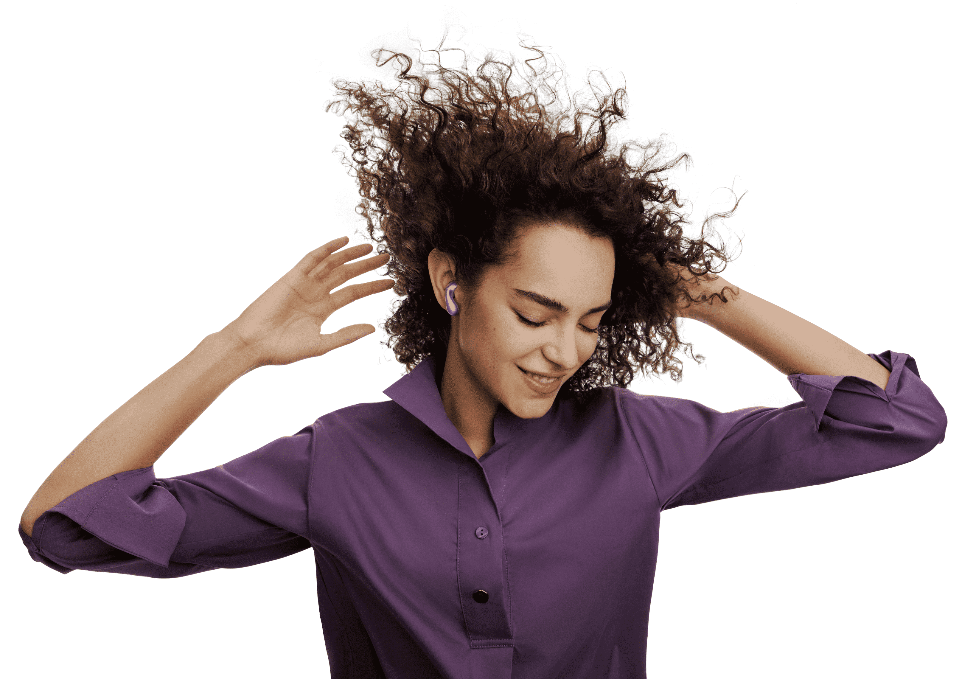 展示 HUAWEI FreeBuds 6的模特佩戴效果