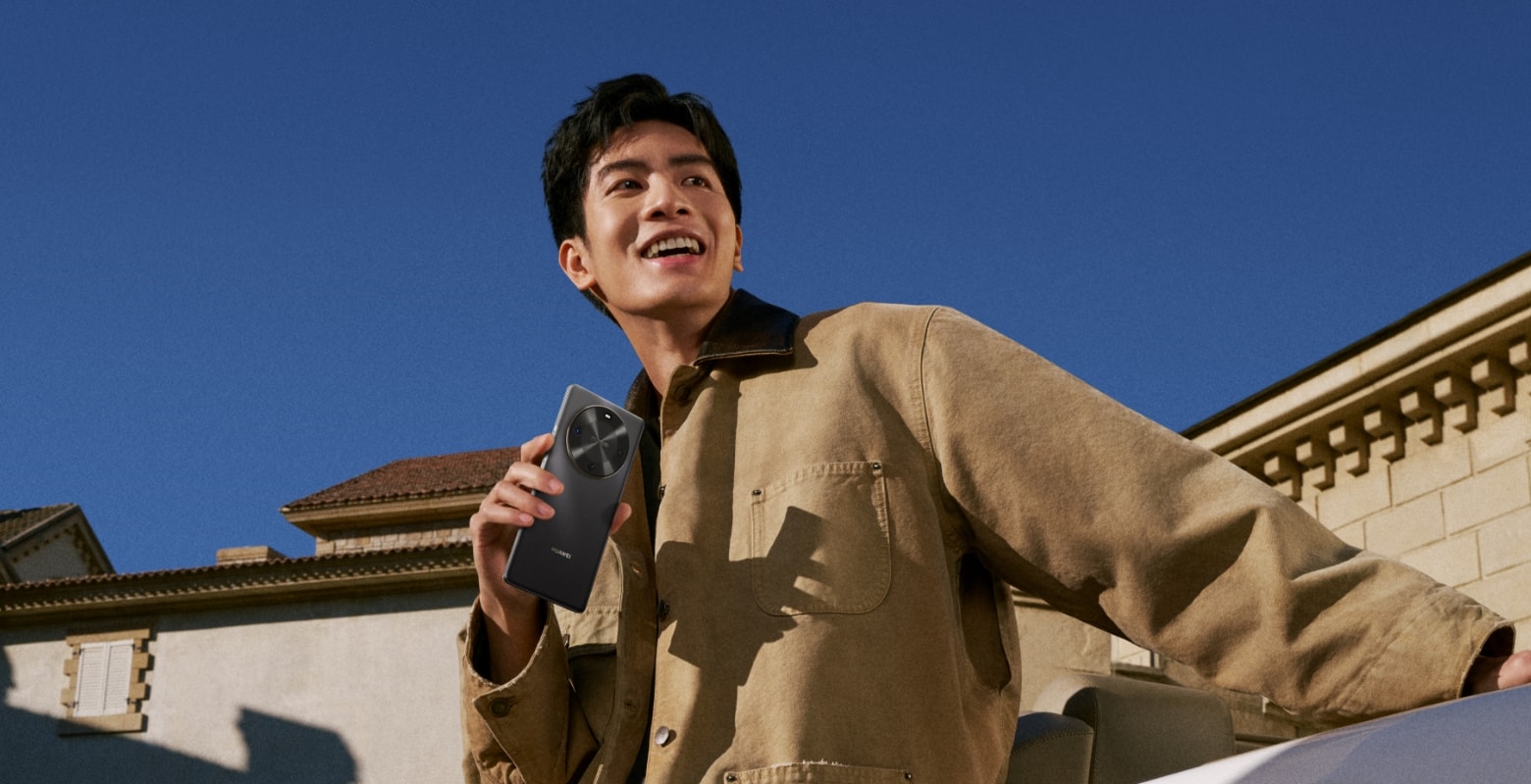 展示曜金黑颜色的华为畅享 70X 活力版