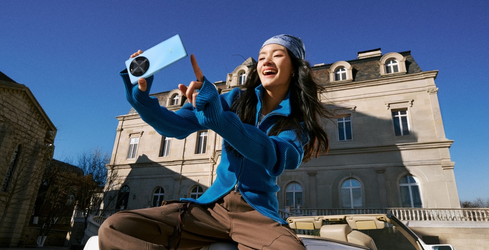 展示冰晶蓝颜色的华为畅享 70X 活力版