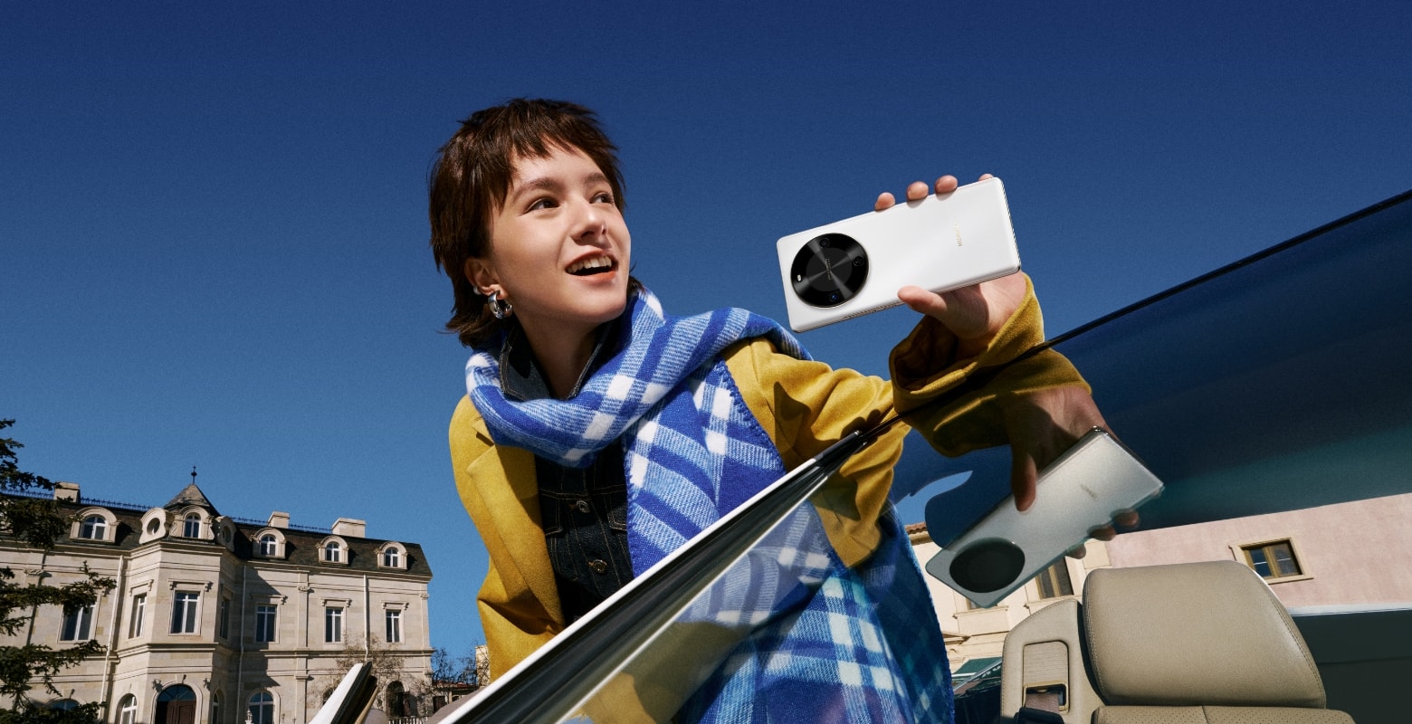 展示雪域白颜色的华为畅享 70X 活力版