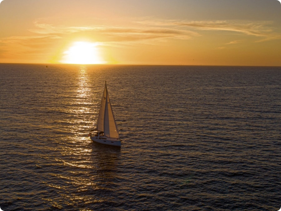 华为畅享 70X 尊享版视频优化前后的清晰度对比，展示 HDR Vivid 高动态显示功能