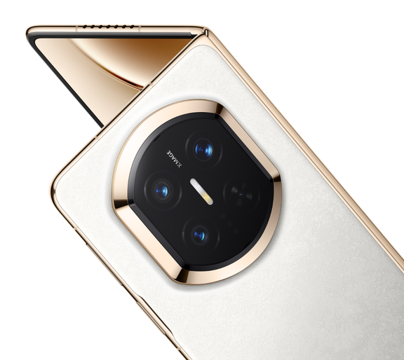 HUAWEI Mate 7 人物场景图，展示白色产品