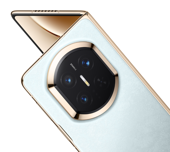 HUAWEI Mate 7 人物场景图，展示蓝色产品