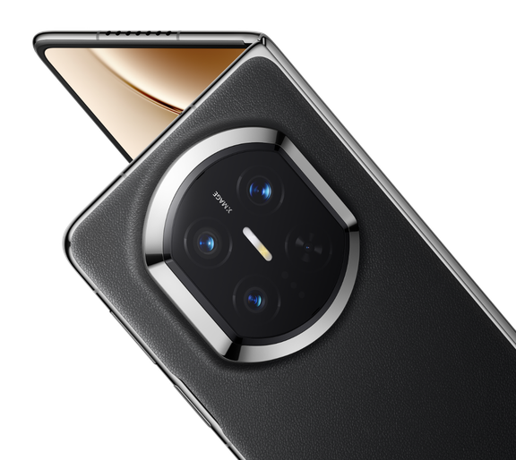 HUAWEI Mate 7 人物场景图，展示黑色产品