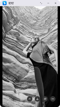 HUAWEI Mate XTs 非凡大师 屏幕展开正视图，两侧悬浮应用界面，展示自由多窗功能