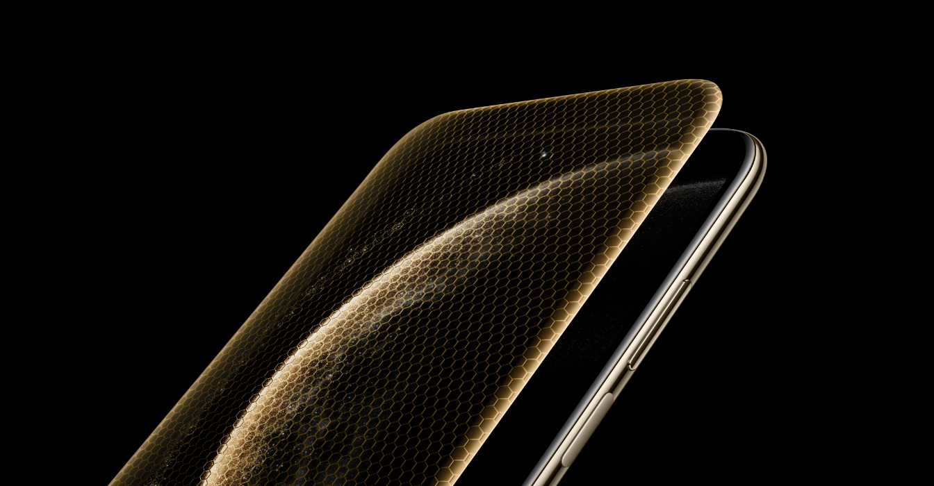 HUAWEI Mate 70 Air 手机侧面图，展示昆仑玻璃