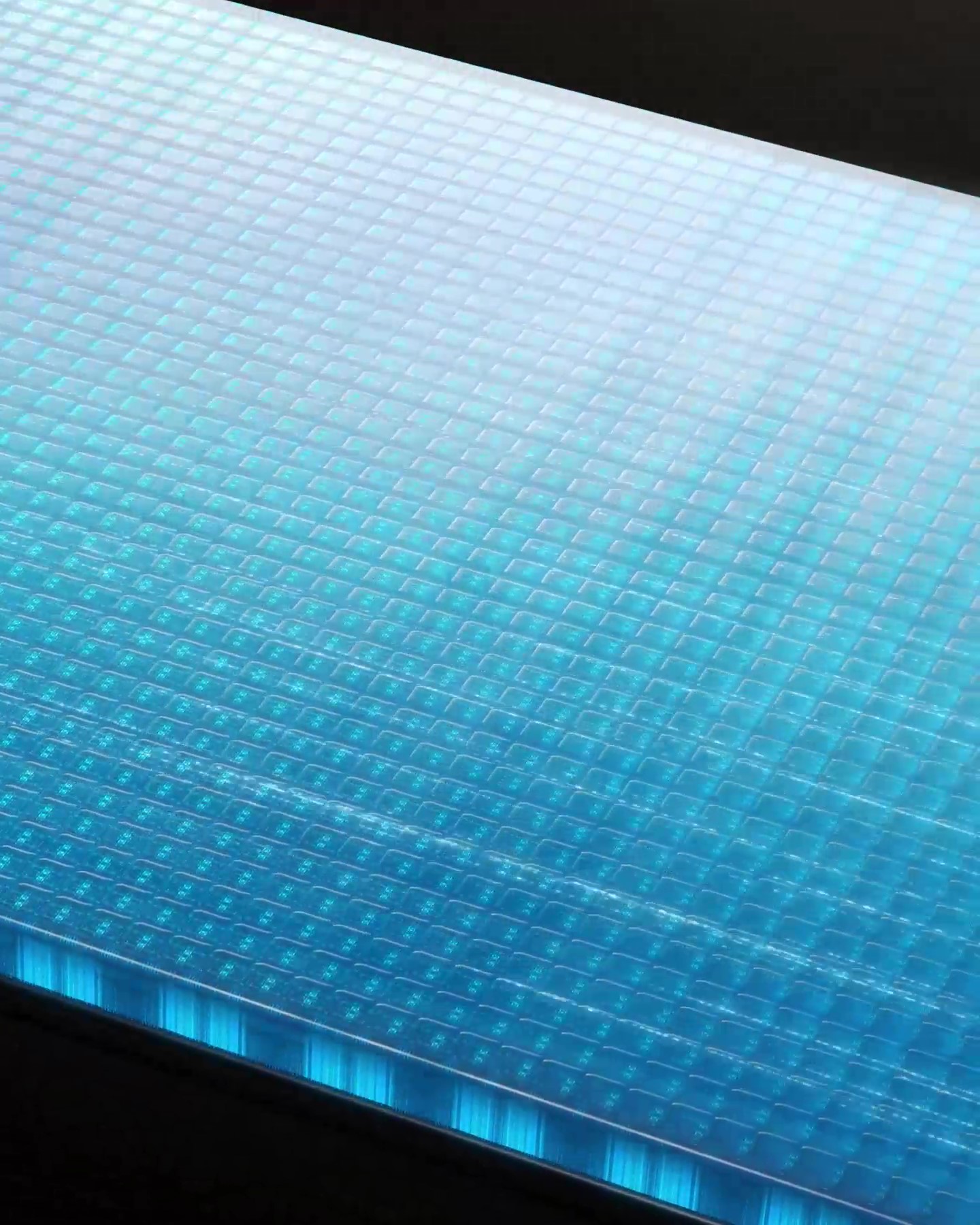 HUAWEI Mate 70 Air 的电池展示视频