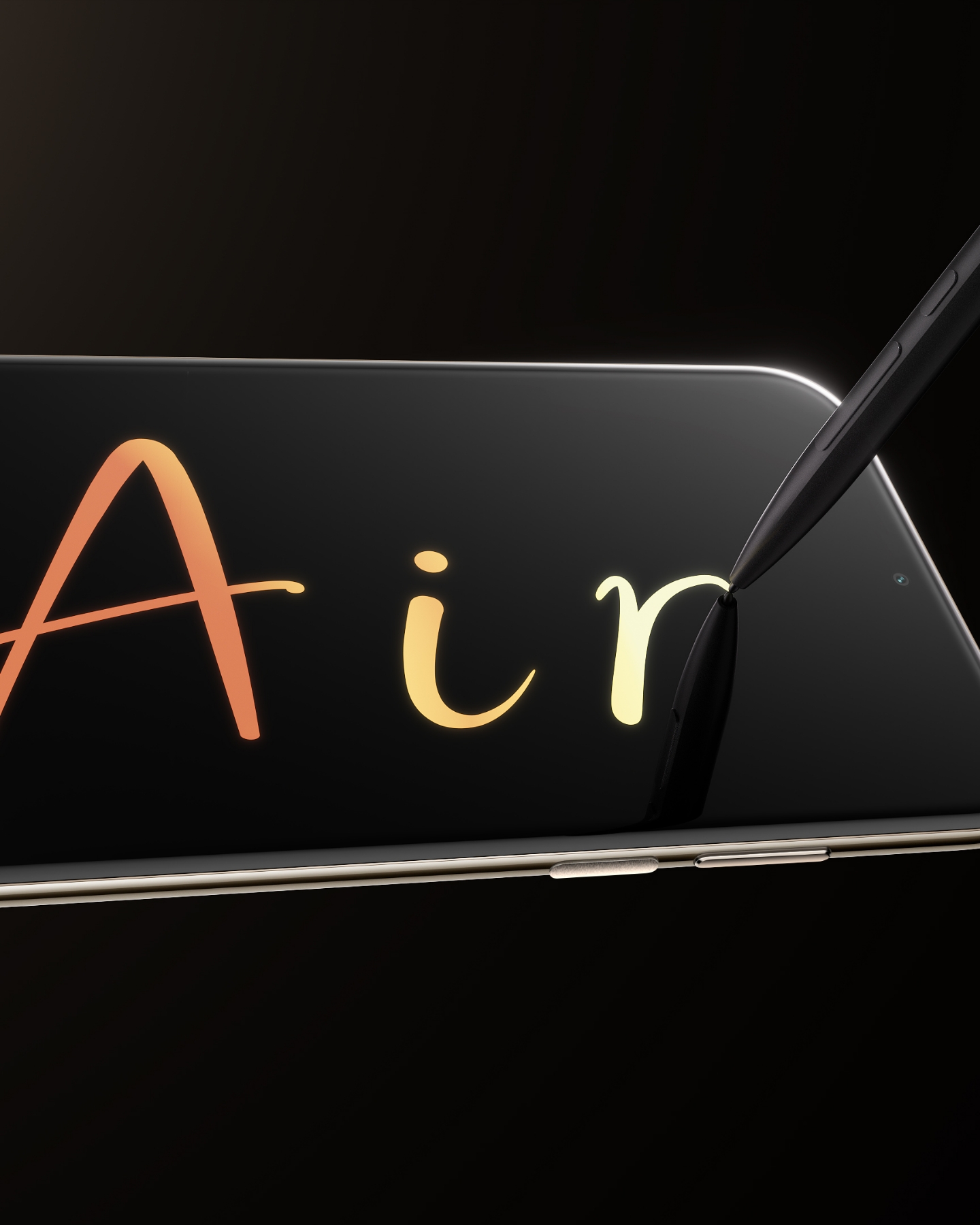 手写笔在手机上写出文字，展示 HUAWEI Mate 70 Air 和手写笔的协同