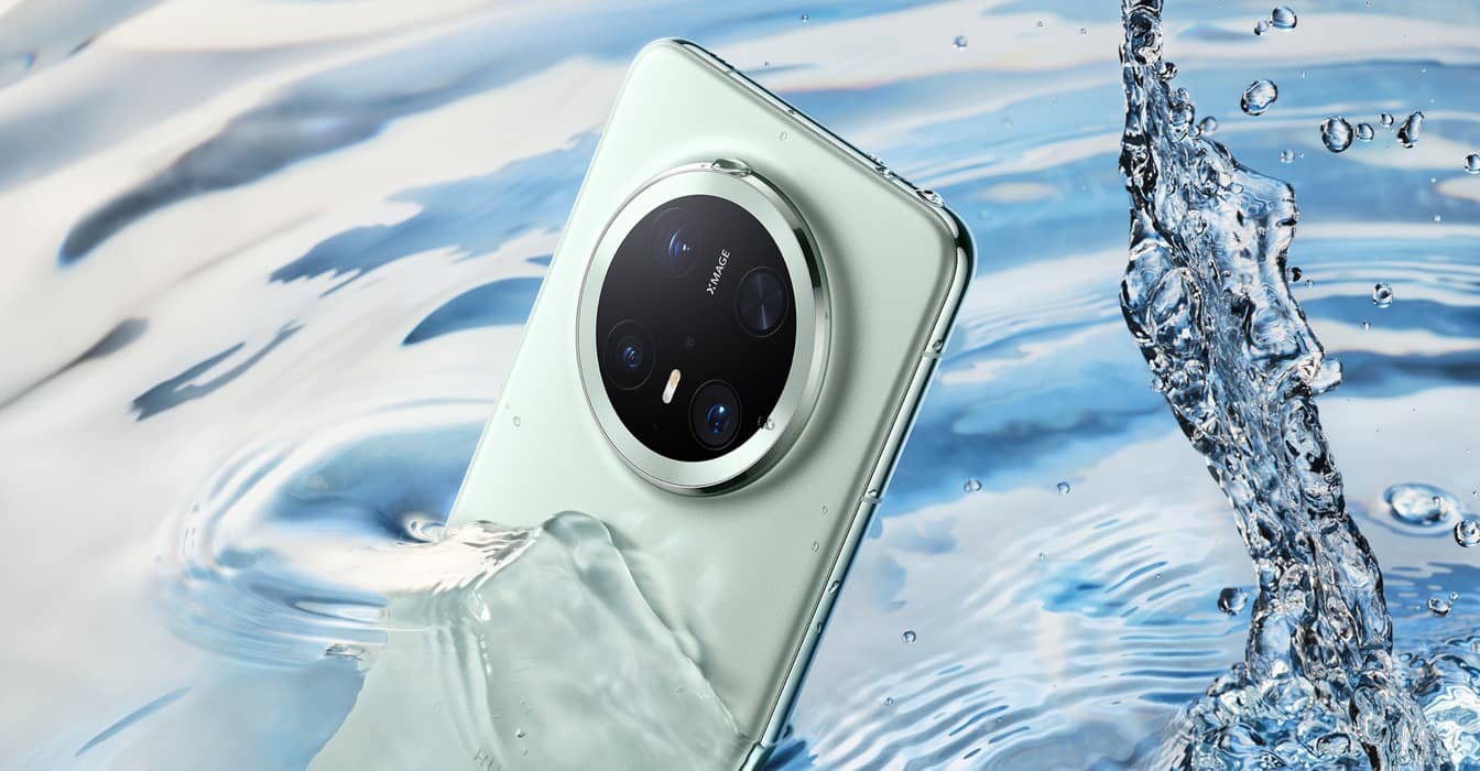HUAWEI Mate 70 Pro 优享版手机掉在水里的图,展示机身防水功能的创意