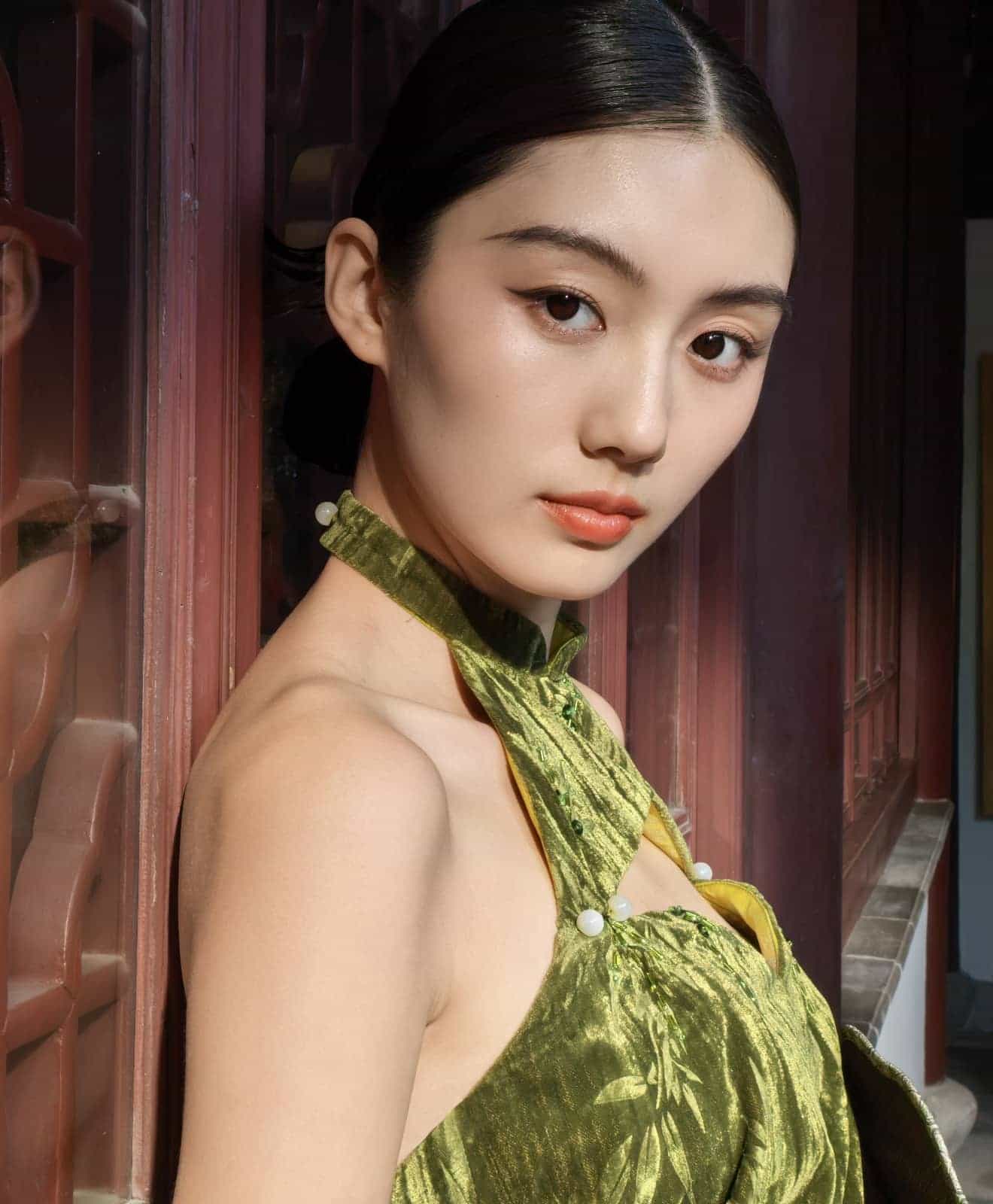 HUAWEI Mate 70 RS 非凡大师样张图，展示红枫原色影像能力