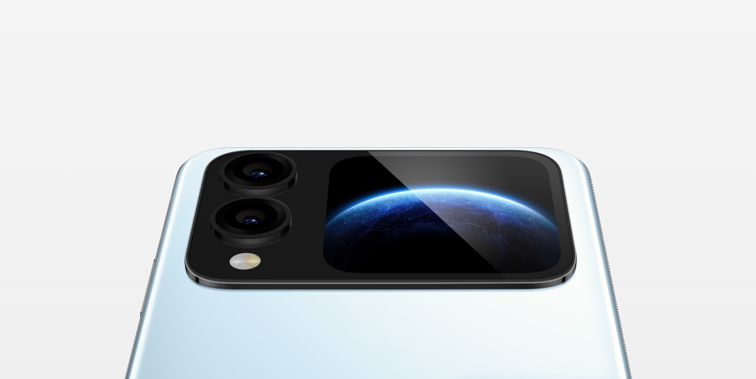 零度白 HUAWEI nova Flip S 的外屏细节特写，展示了产品的趣方屏