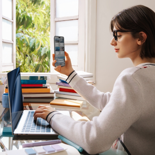 HUAWEI nova 14 Pro展示手机智控键操作手势和界面