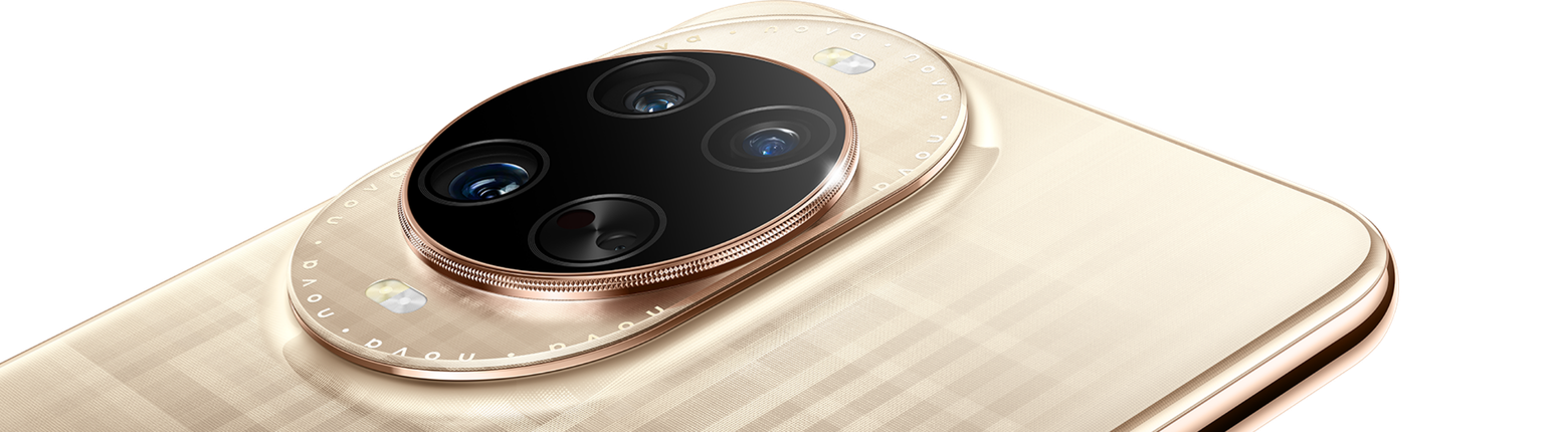 HUAWEI nova 14 Ultra 背面摄像头特写，展示后置摄像头细节