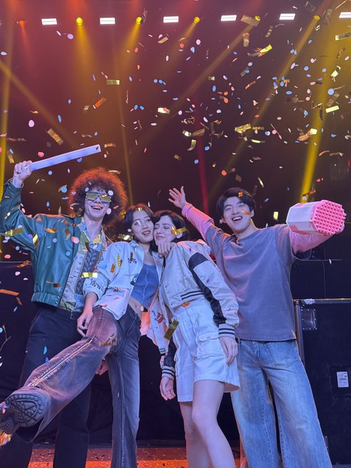 HUAWEI nova 14 Ultra Livehouse 后置人像样张，展示色彩真实清晰