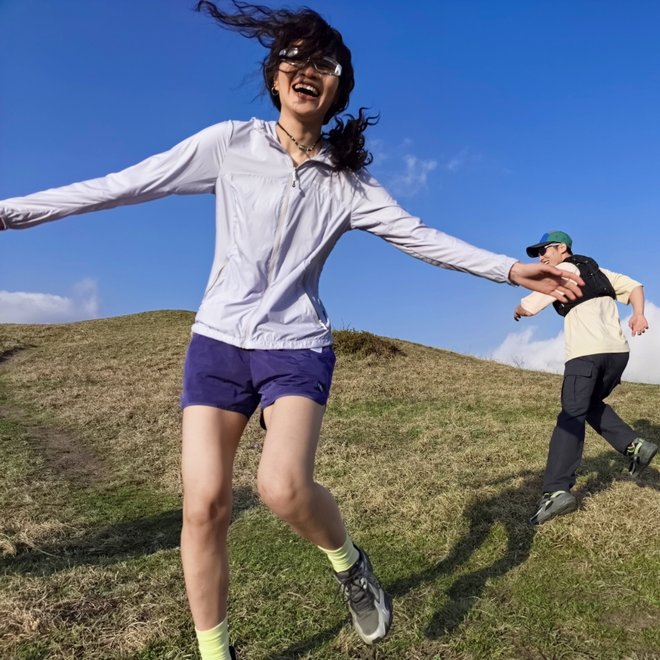 HUAWEI nova 14 Ultra 后置闪拍,展示抓拍的清晰