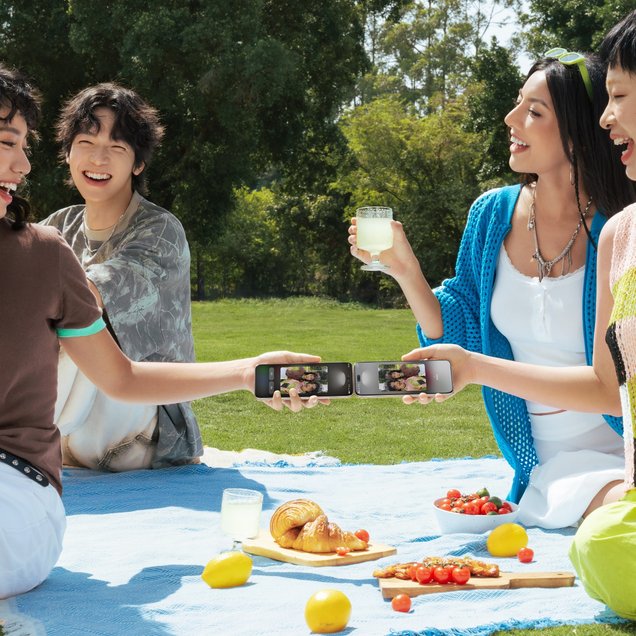 HUAWEI nova 14 Ultra展示手碰一碰互传功能