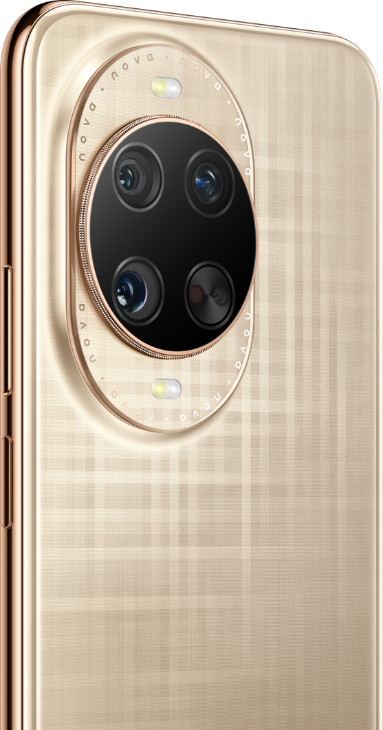 HUAWEI nova 14 Ultra 人物创拍,展示手机主打色浮光金