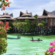 HUAWEI nova 15 Pro 自然色卡样张，展示自然色彩风格