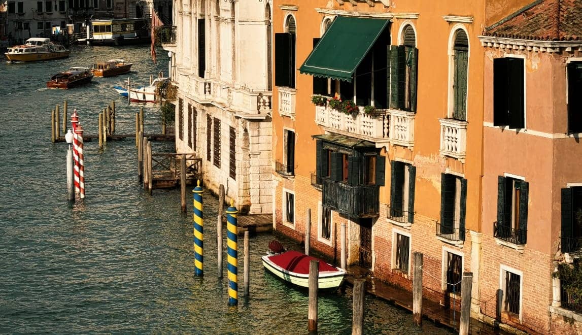 HUAWEI nova 15 Ultra 电影色卡样张，展示电影色彩风格