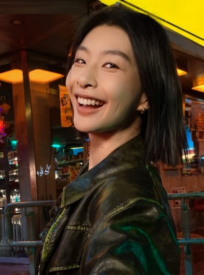 HUAWEI nova 15 Ultra 前置样张，展示穿搭配饰色彩真实