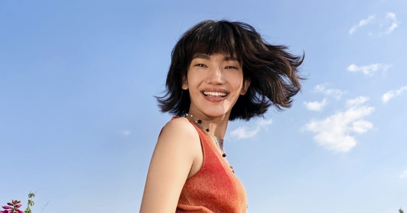 2 倍焦段的人物样张，展示了 HUAWEI nova 16 Pro 的后置全焦段红枫人像效果