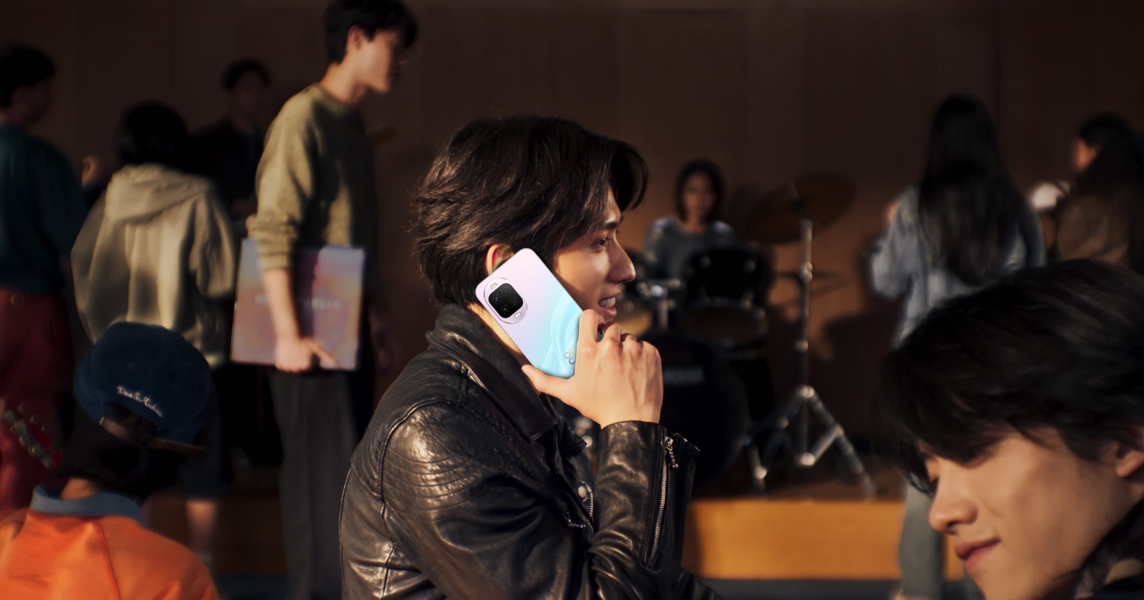 展示了 HUAWEI nova 16z 的 AI 双向通话降噪特性
