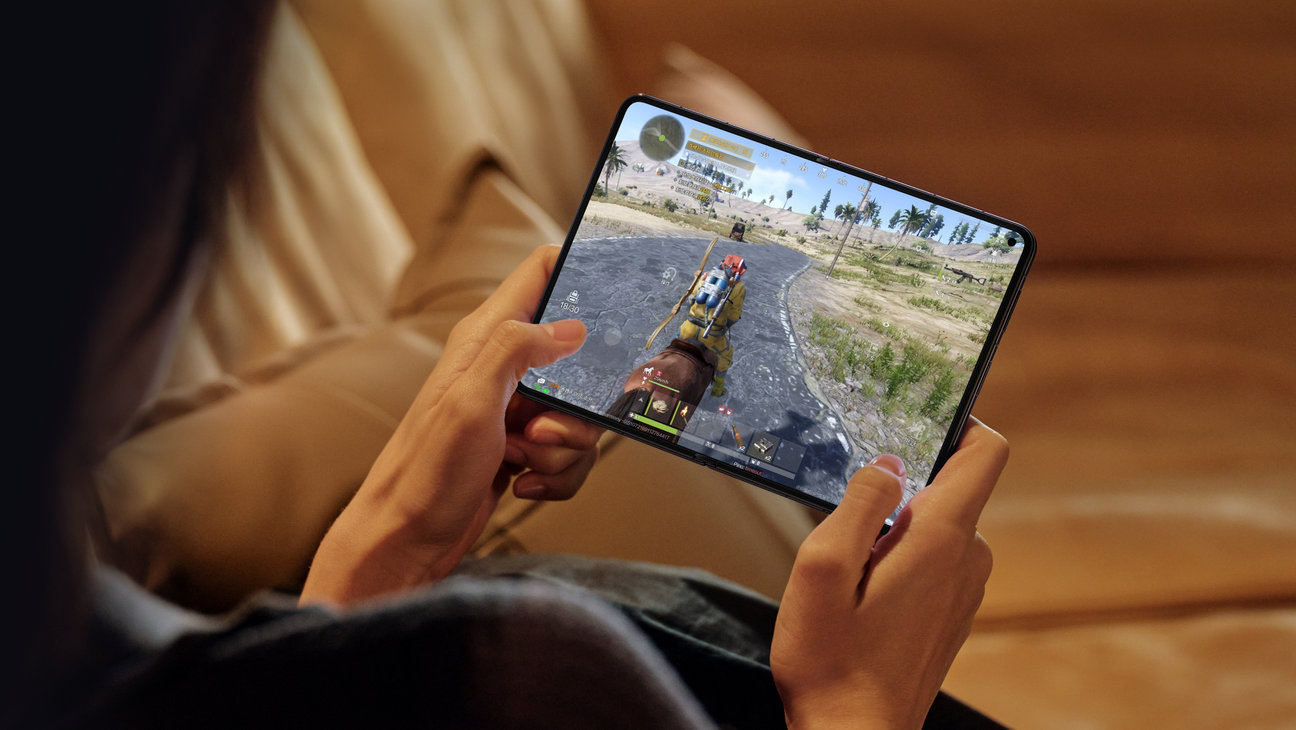 HUAWEI Pura X Max 手机内屏打游戏，展示沉浸阔感体验