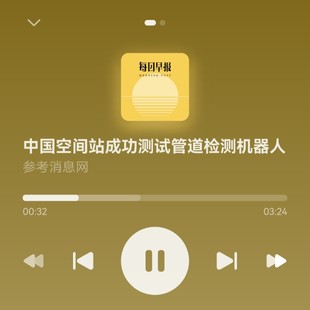 模特在不同场景下使用 HUAWEI Pura X，展示智能便捷外屏体验