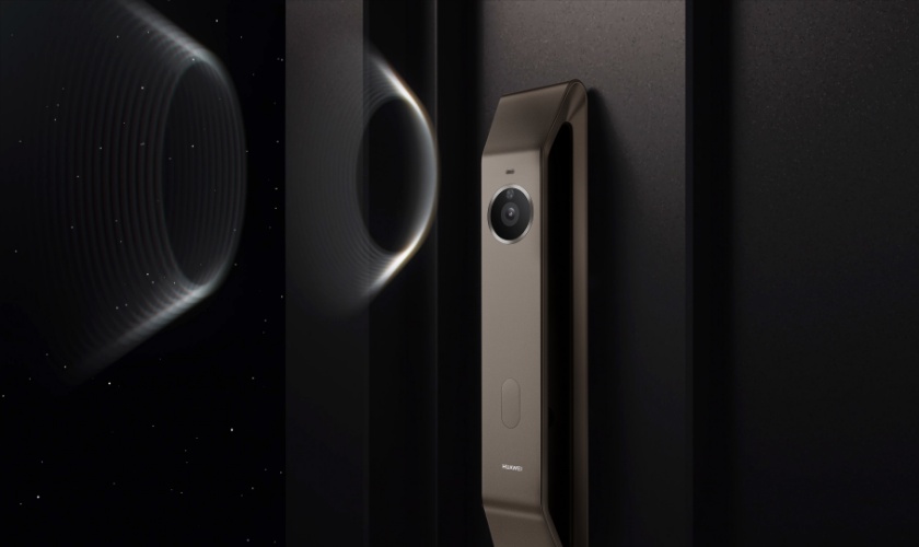 展示华为智能门锁 2 Ultra 的超声波感应技术