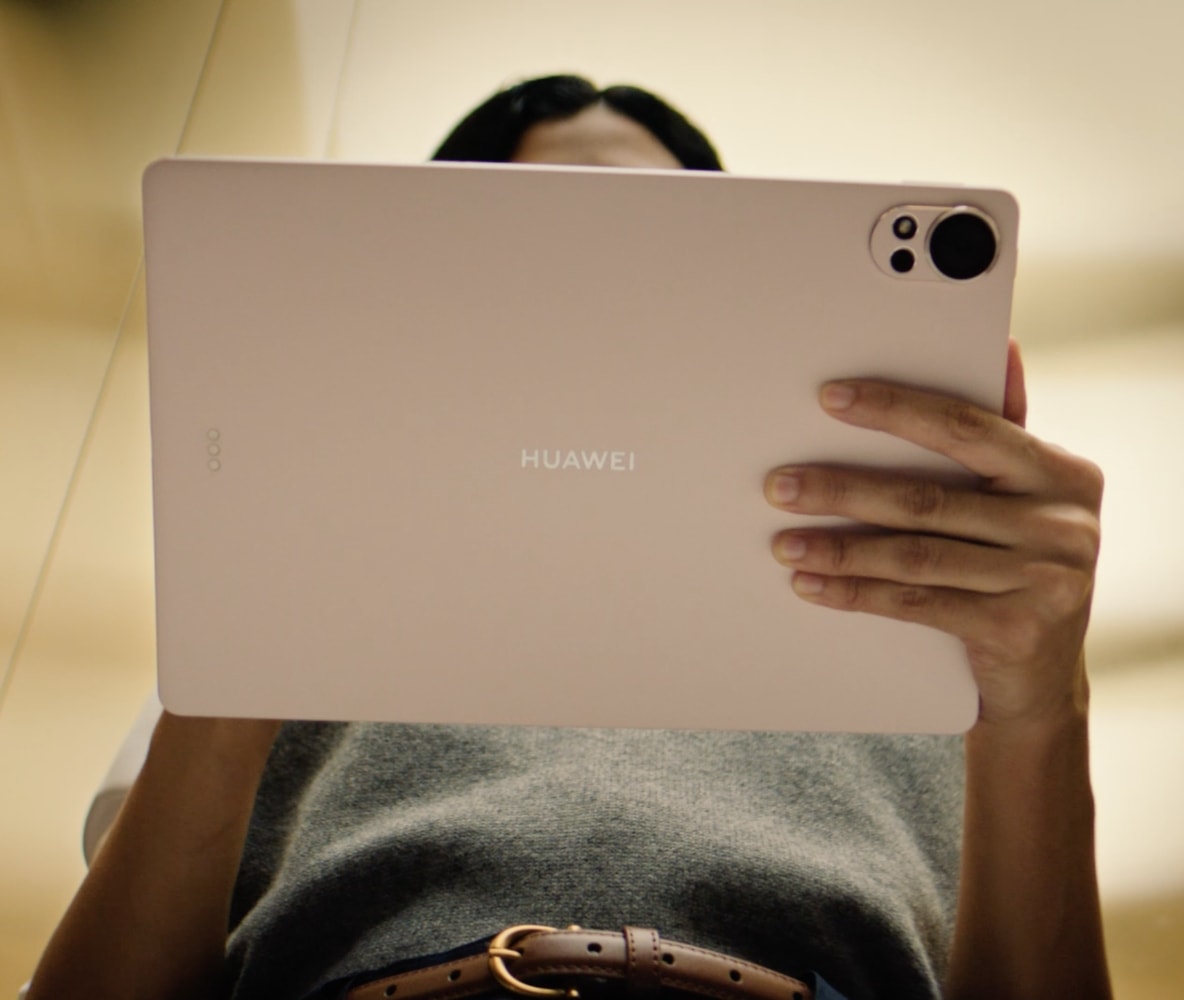 HUAWEI MatePad Air AI 问答界面，展示 AI 信息顾问功能