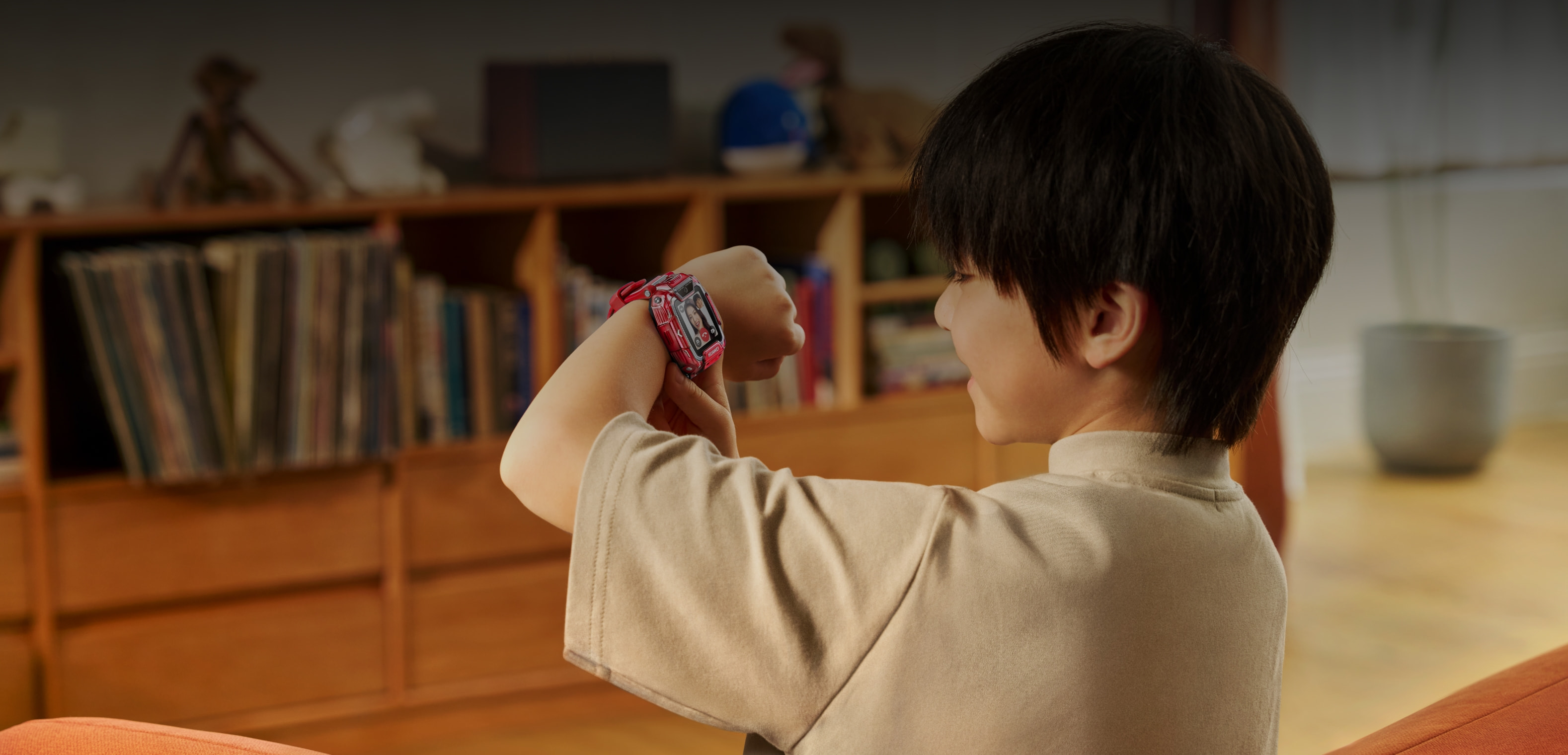 华为儿童手表 5 Pro 感光炫彩版畅连视频通话