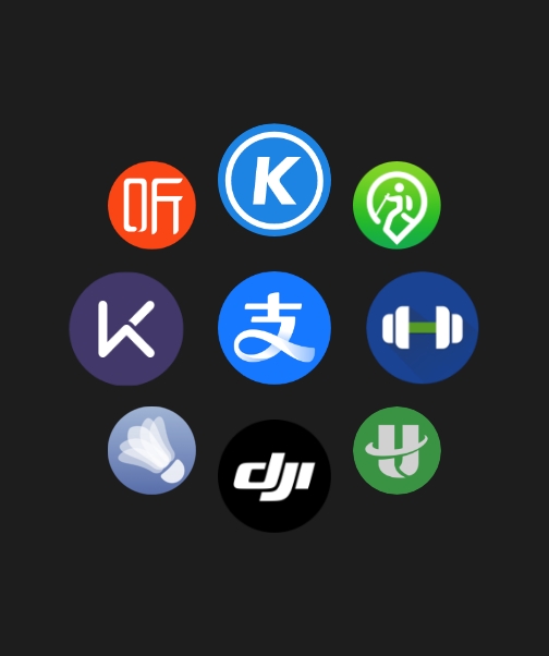 HUAWEI WATCH 5 的正面图，展示了华为手表应用市场的丰富智慧生态