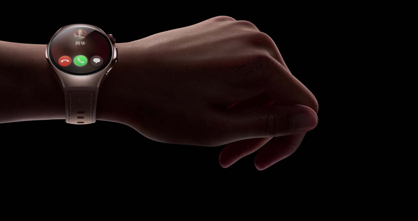 HUAWEI WATCH 5 的手势操控功能，展示了通过手指敲一敲可实现点击确认的功能