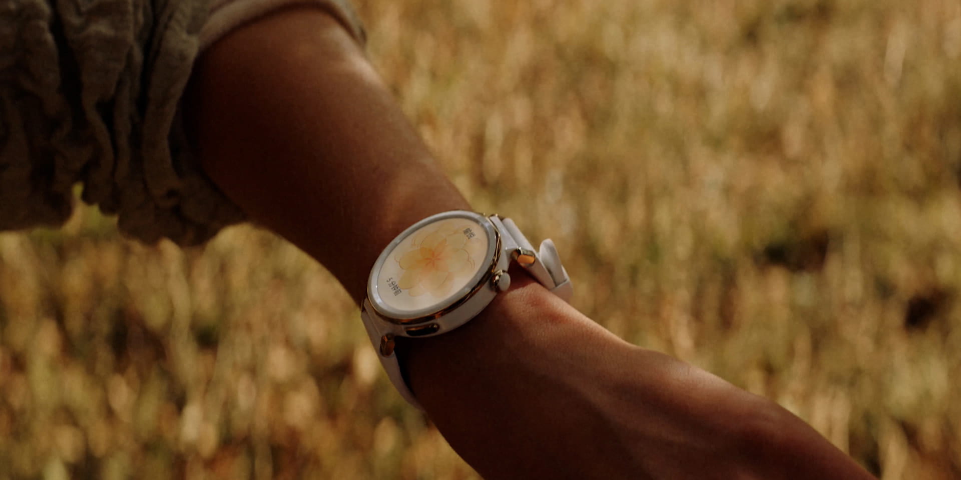 帕梅拉佩戴HUAWEI WATCH GT 5 Pro监测情绪健康