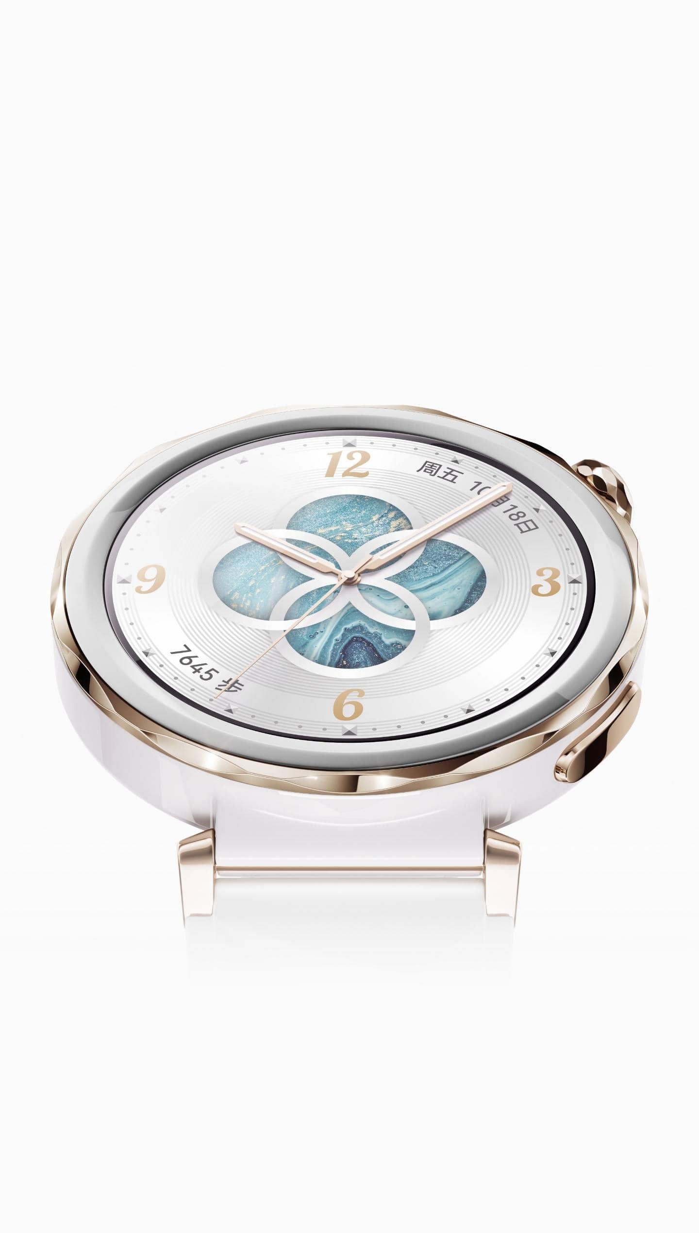 展示 HUAWEI WATCH GT 5 Pro 42mm 的运动款，搭配钛合金表圈，白色氟橡胶表带