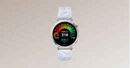 佩戴HUAWEI WATCH GT 5 锻炼的视频，展示了热量摄入、记录饮食、提供专业训练计划等功能