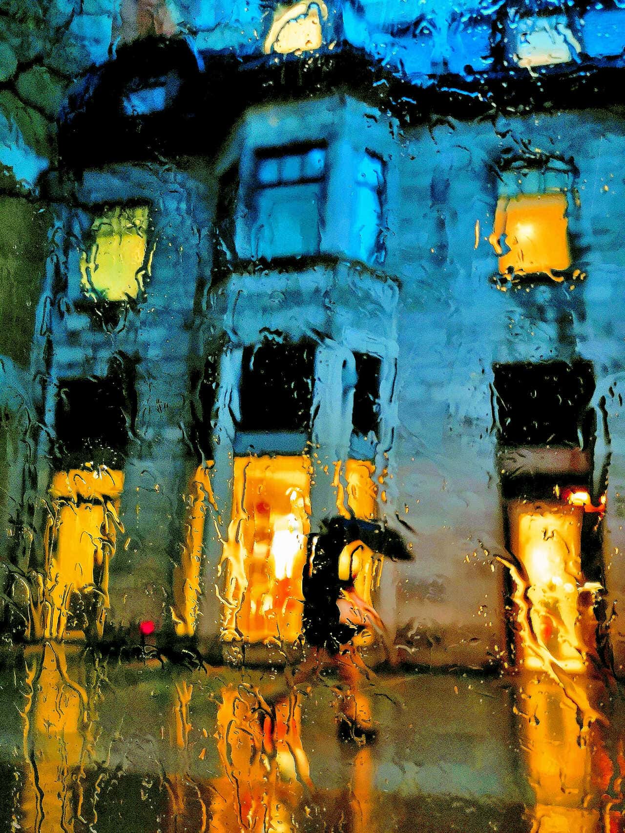 雨落成画