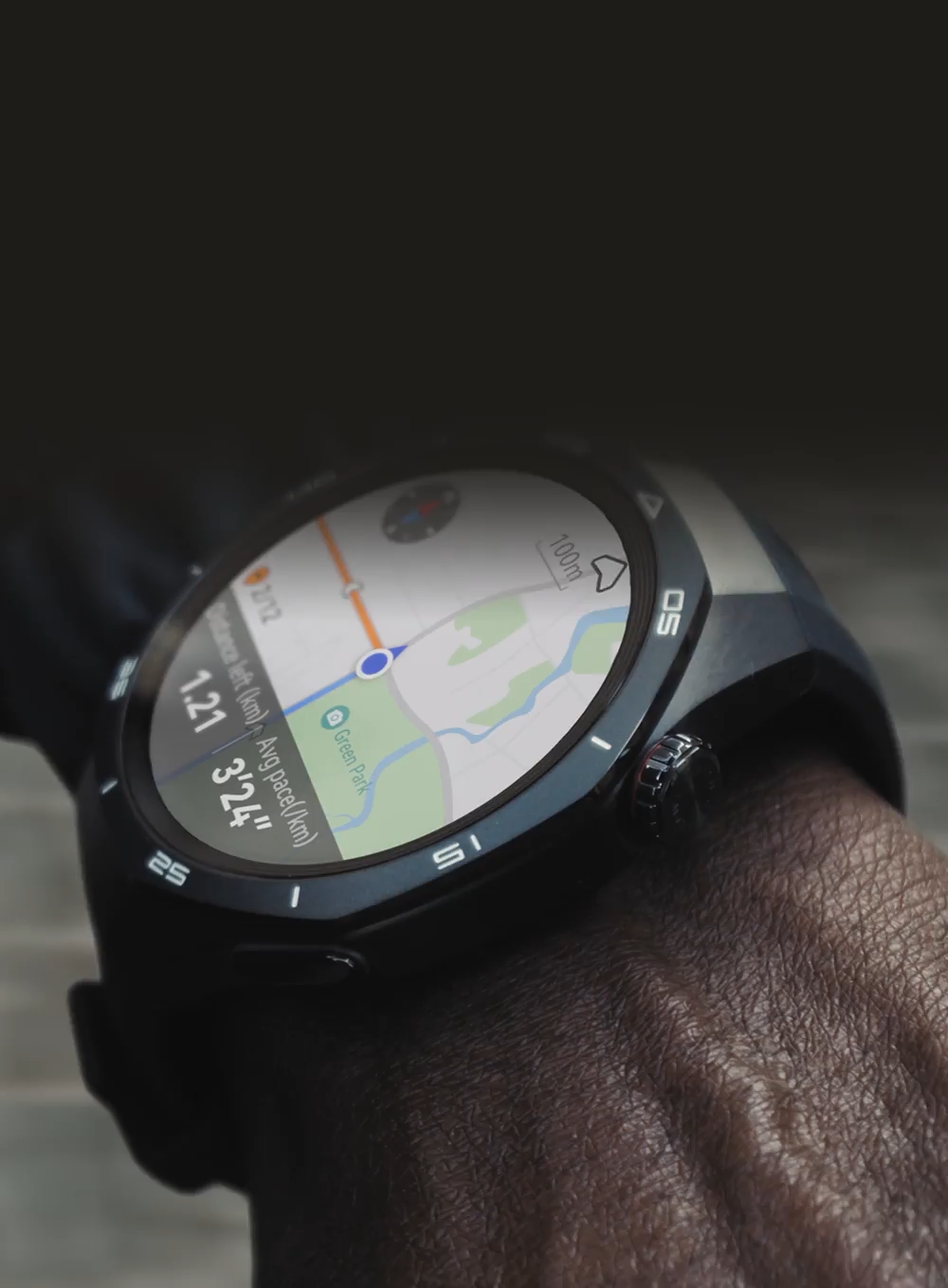 Mo Farah is running with HUAWEI WATCH GT 5 Pro positioning system video