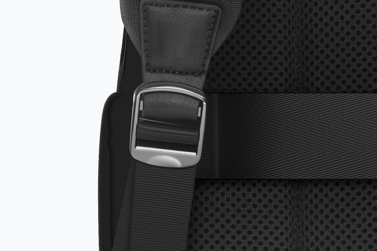 <b>Metal buckles</b>