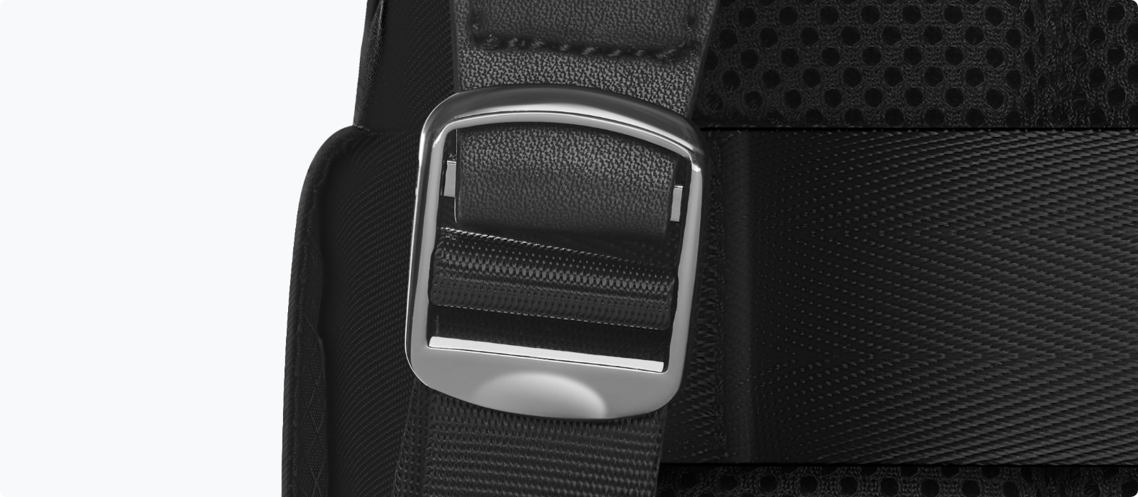 <b>Metal buckles</b>