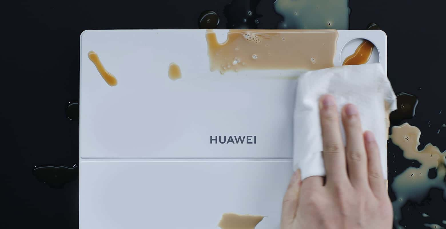 Demonstrate the everyday stains resistance through a picture of taking paper to wipe the coffee off the surface of the HUAWEI Glide Keyboard (Compatible with HUAWEI MatePad Pro 12.2-inch)