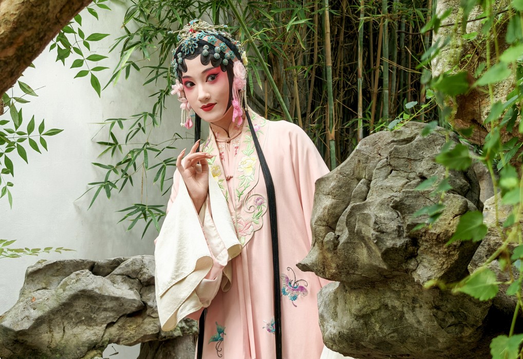 A photo sample of HUAWEI Mate 70 Pro's brand-new XMAGE Bright style, demonstrating elegant colors