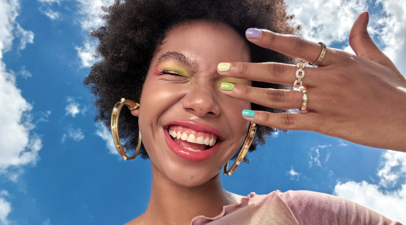 A photo taken by HUAWEI nova 14 Pro, demonstrating Ultra Chroma Camera portrait