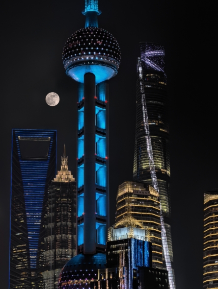 Night scenery photos taken by HUAWEI Pura 80 Pro, display the function of 1-inch Ultra Lighting Camera