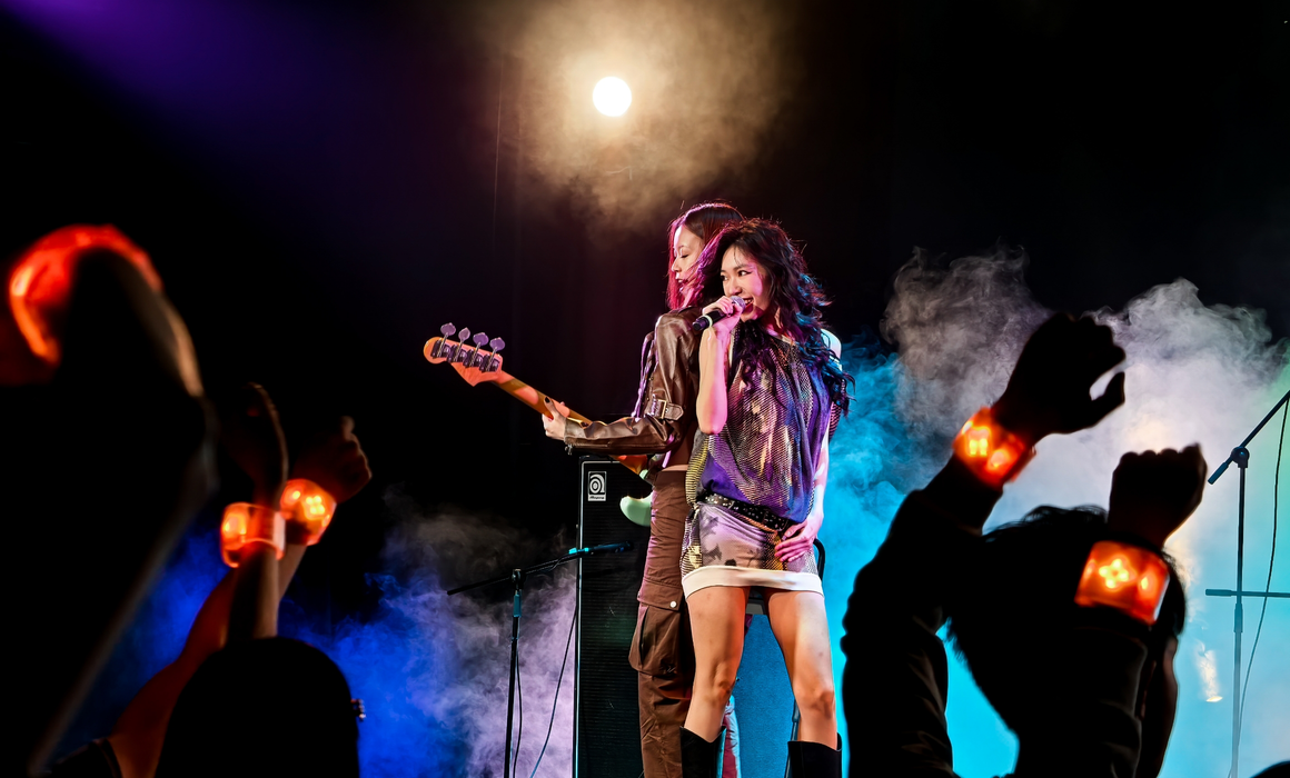 Stage photos taken by HUAWEI Pura 80 Ultra, display function of the Switchable Dual Telephoto Camera
