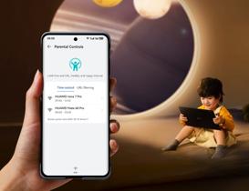 The creative shot of HUAWEI WiFi Mesh X1 Pro, showing the interface of parental controls. 