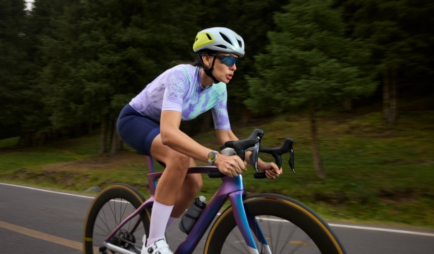 User wearing HUAWEI WATCH GT 6 for road cycling